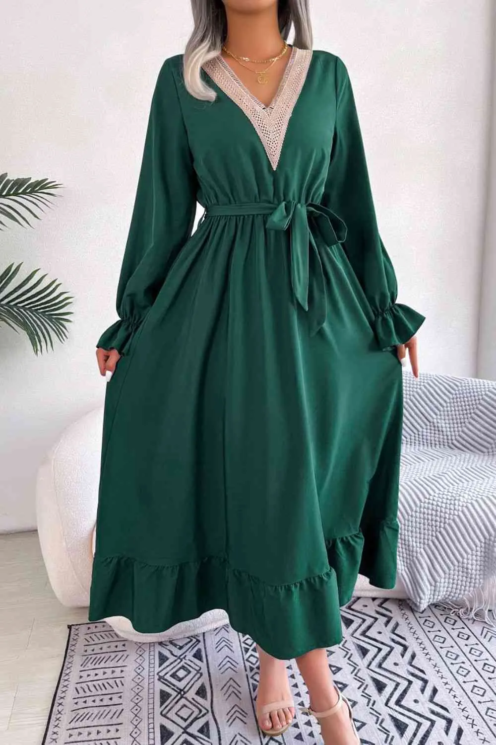 Contrast Belted Flounce Sleeve Dress